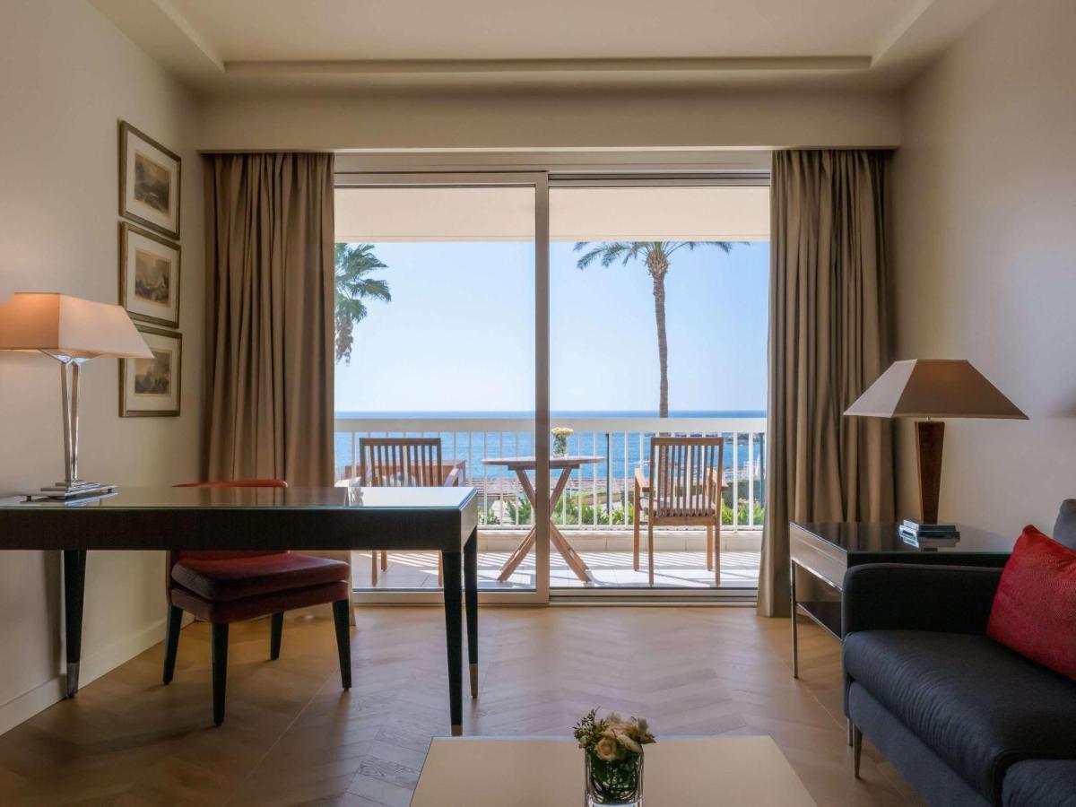 Moevenpick Hotel Beirut Exterior photo