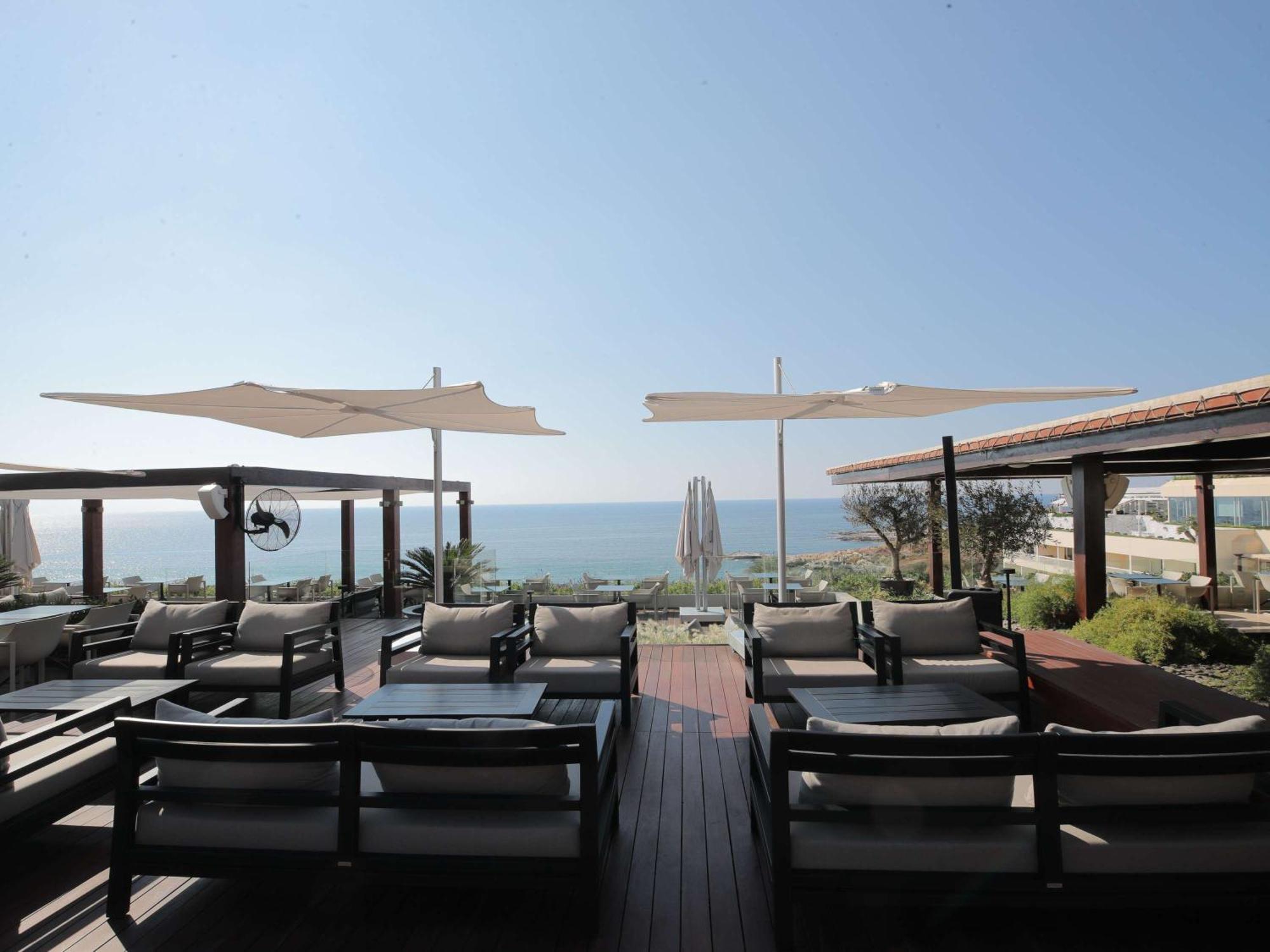 Moevenpick Hotel Beirut Exterior photo