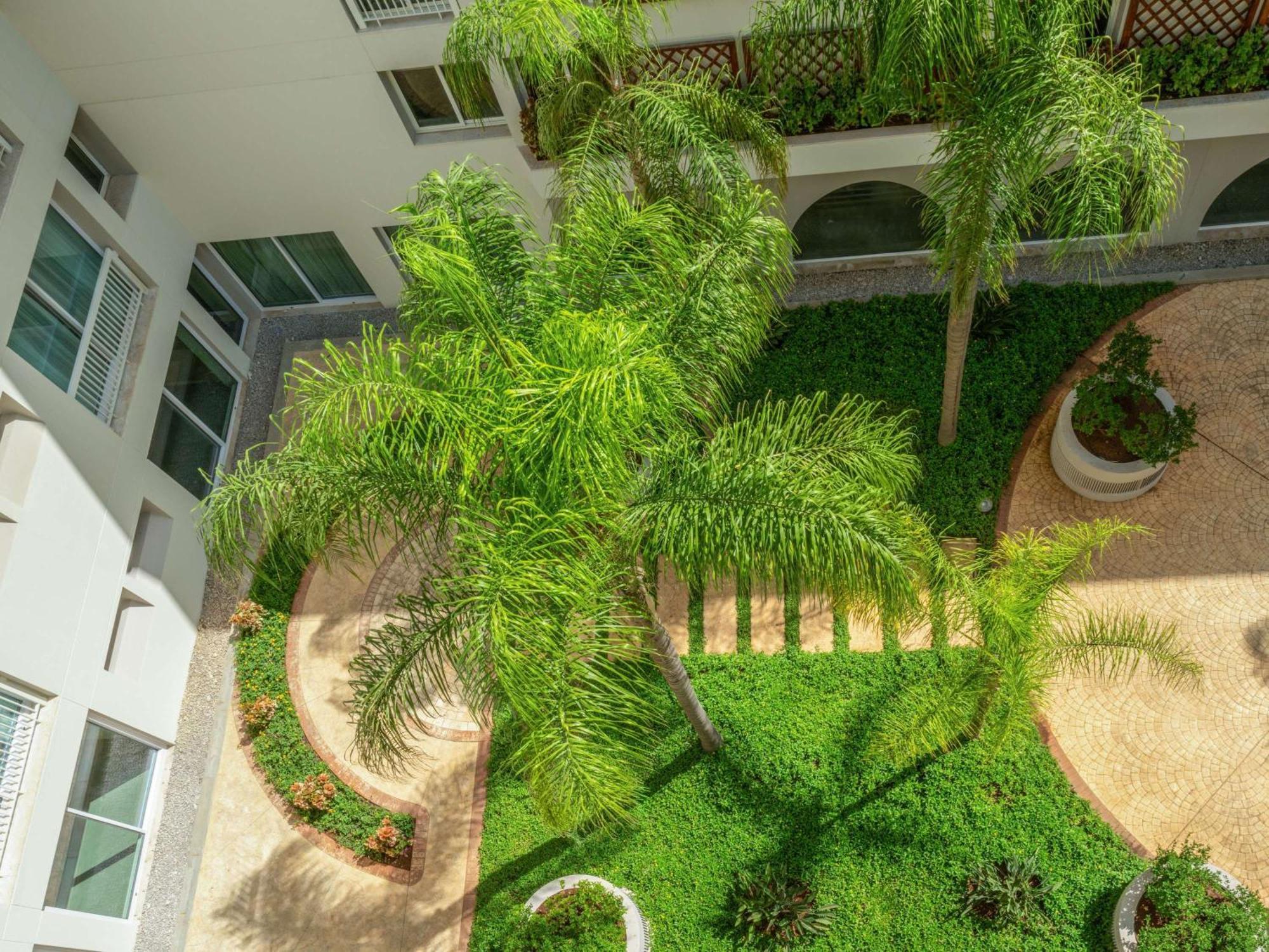 Moevenpick Hotel Beirut Exterior photo
