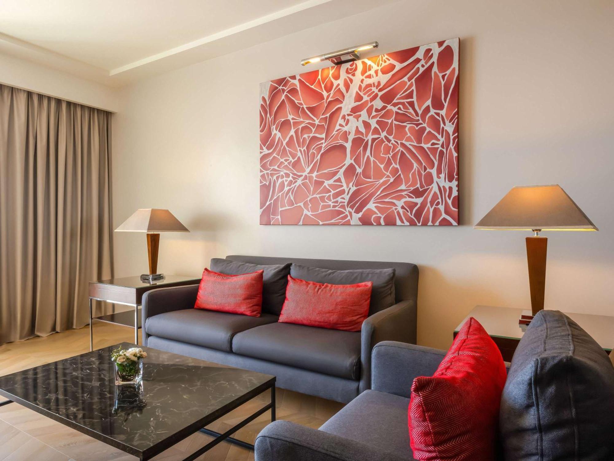 Moevenpick Hotel Beirut Exterior photo