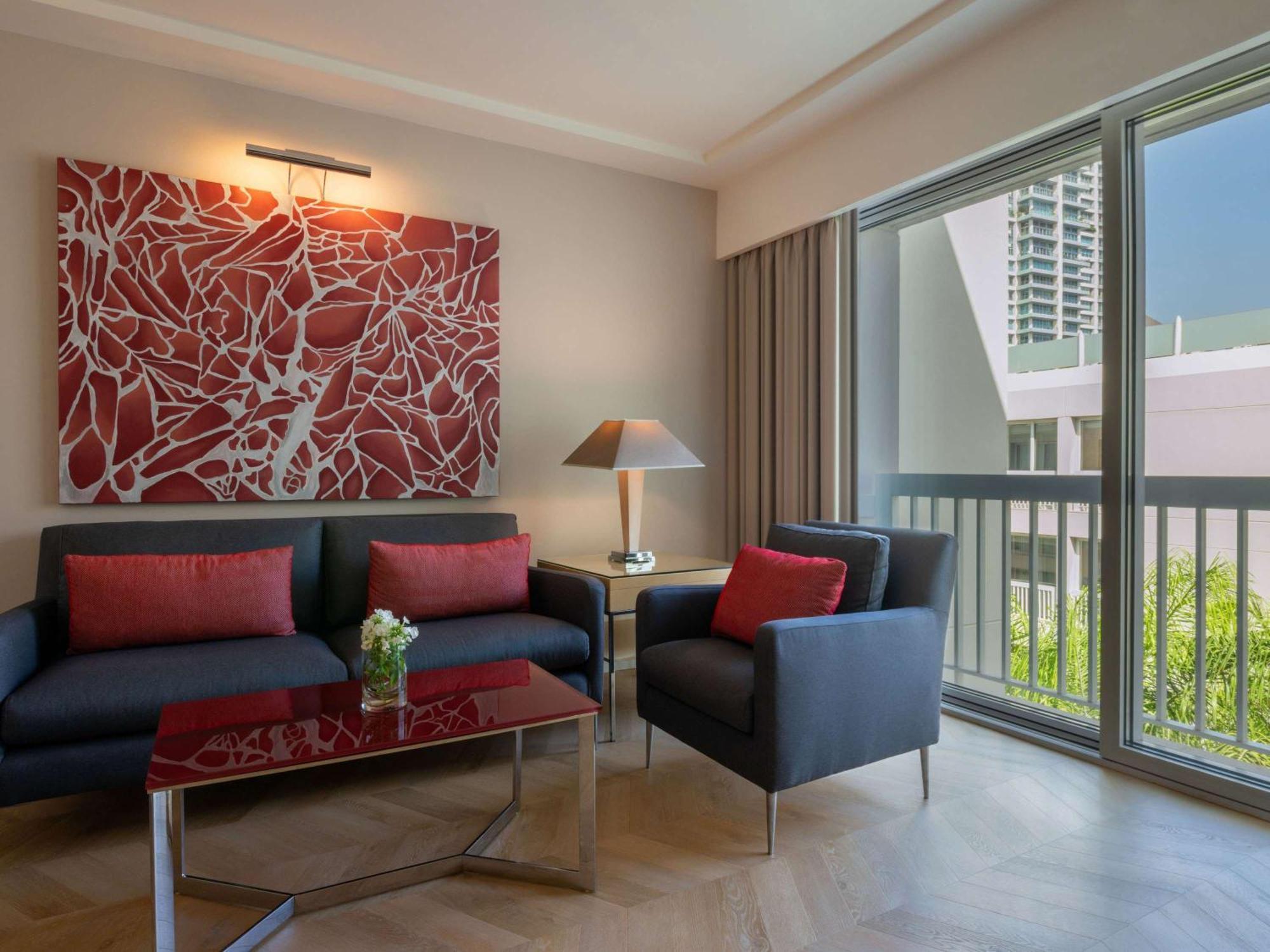 Moevenpick Hotel Beirut Exterior photo
